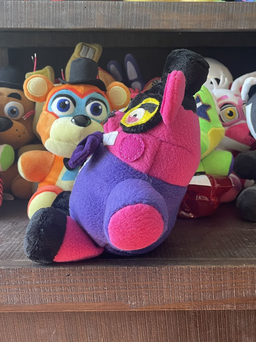 luis__nice's tweet photo. What a Very Informative Plush ‼️
#fnafvip #plush #fnaf10years https://t.co/0F7lVlr8eS