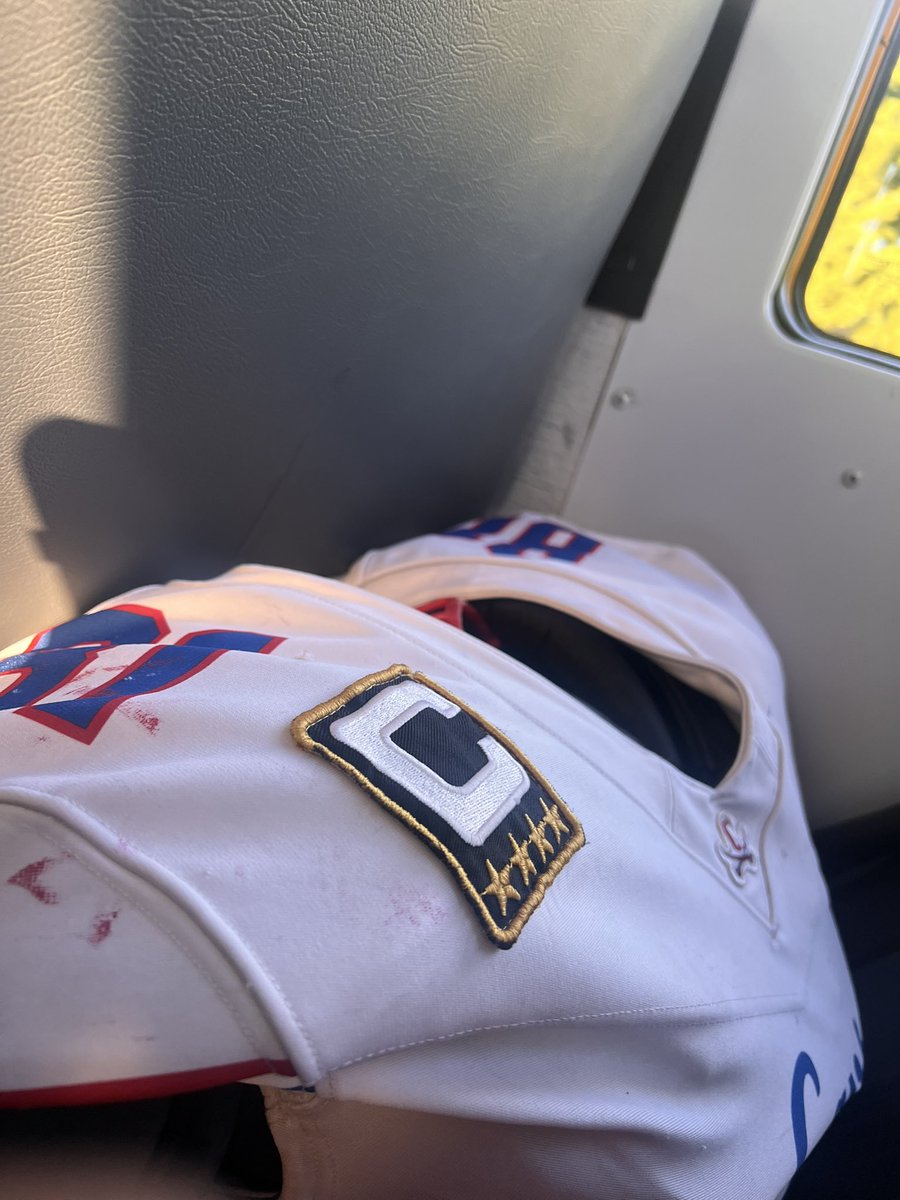 TB00giie's tweet photo. Beyond proud of my dawgs carrying 5-1 on our belts. Ⓜ️id season highlights coming🔜 #CAVROW🧥❤️ https://t.co/Q9ynnnong8