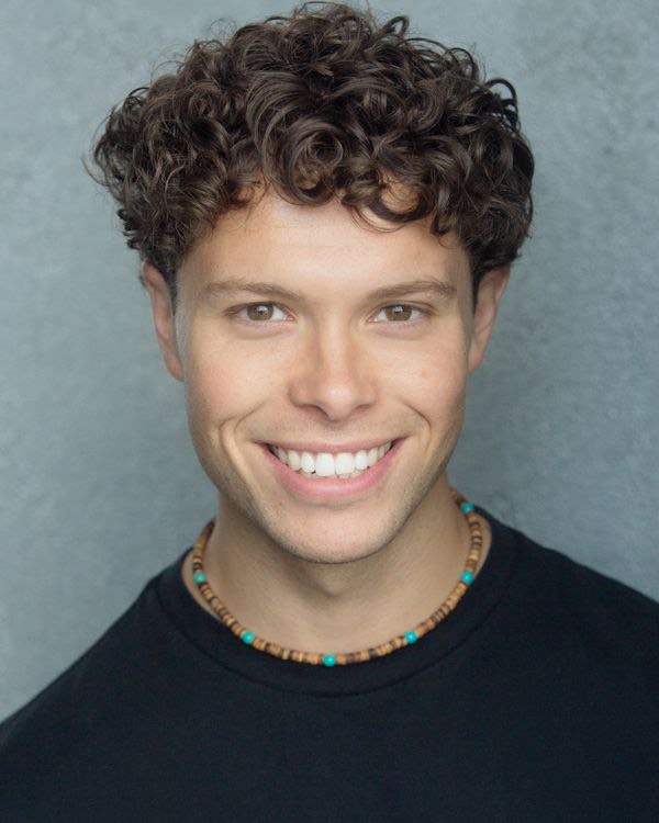 Loving our FAB Sam Seabrook's new headshots. WOWZA 🤩🤩🤩
Thank you <a href="/michaelshelford/">Michael Shelford</a>!