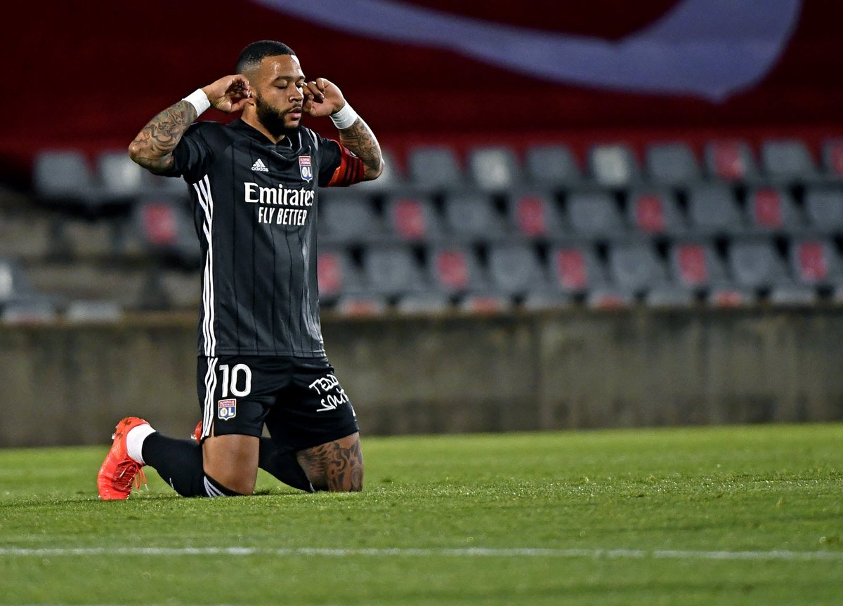 DFCO 🦉🇨🇵 (@dijon_rp) on Twitter photo Les attaquants :
<a href="/rayan_34664/">rayan</a>, <a href="/YamalRp/">Lamine Yamal</a>, <a href="/Julio8952460/">Julio⭐</a>, <a href="/jotaninho/">Jotaninho🇨🇿🪄</a> et bien sûr le meilleur buteur de l'histoire du club : <a href="/BidardRonan/">Ronii</a> 👑
A jamais dans les cœurs des supporters du Dijon RP 🥹 Les attaquants :
<a href="/rayan_34664/">rayan</a>, <a href="/YamalRp/">Lamine Yamal</a>, <a href="/Julio8952460/">Julio⭐</a>, <a href="/jotaninho/">Jotaninho🇨🇿🪄</a> et bien sûr le meilleur buteur de l'histoire du club : <a href="/BidardRonan/">Ronii</a> 👑
A jamais dans les cœurs des supporters du Dijon RP 🥹