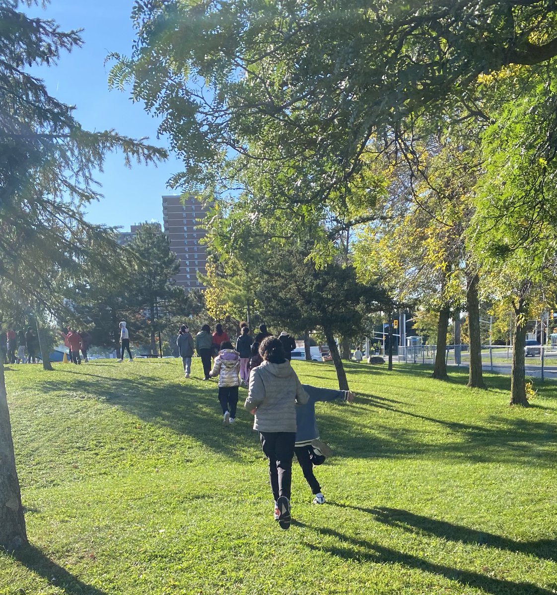 NorthKiplingJMS's tweet photo. Students and staff finished the school week with energy and enthusiasm at our Terry Fox run.  Looking forward to the final tally of NK donations on Tuesday. #Let’sEndCancer @LC1_TDSB https://t.co/LGyknsTzGx