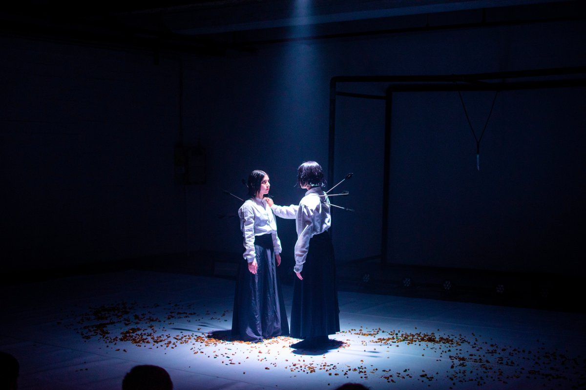 Centro_Ceina's tweet image. Agradecemos a todas y todos quienes asistieron a Persona 101 🙌 El pasado jueves, #CEINA fue escenario de PERSONA 101, una colección coreográfica de Nicolás Gatica que busca capturar y transformar las complejidades de la existencia humana en una experiencia coreográfica única.