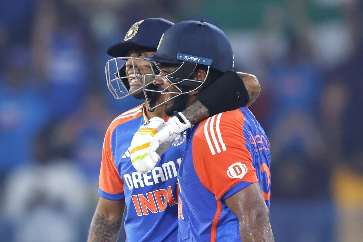 BasilCVarghese2's tweet photo. The joy on SuryaKumar's face, Oh man what a moment.
What an innings from Sanju. Just out of this world.

#SanjuSamson #INDvsBAN #SuryakumarYadav https://t.co/FPWeTK4NJ0