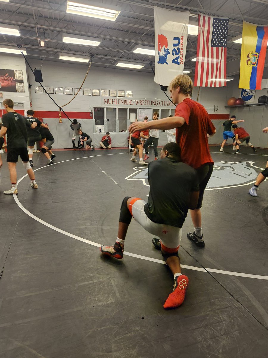 rockreax's tweet photo. Start of Saturday practice @MulesWrestling. https://t.co/gsIwVc7kv4