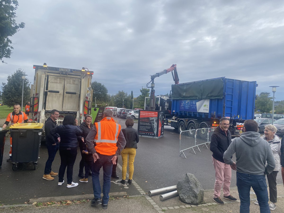 Très belle fête des ecogestes organisée par le <a href="/valcobreizh/">SMICTOM VALCOBREIZH</a> à #saintdomineuc avec des spectacles et de très nombreux ateliers pour apprendre les 3 R pour les #déchets : réduire, réutiliser et #recycler. 

Je suis très heureux que le public ait été au rendez-vous !