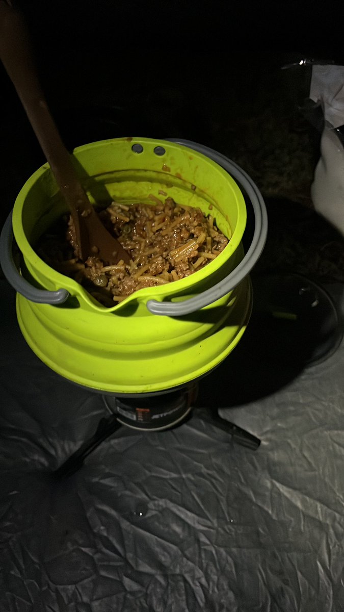 Fuggah's tweet photo. Kyllä kelpaa pienen ihmisen nautiskella #night #outdoors #onceamonth #around #year https://t.co/l3mzW7BHs8