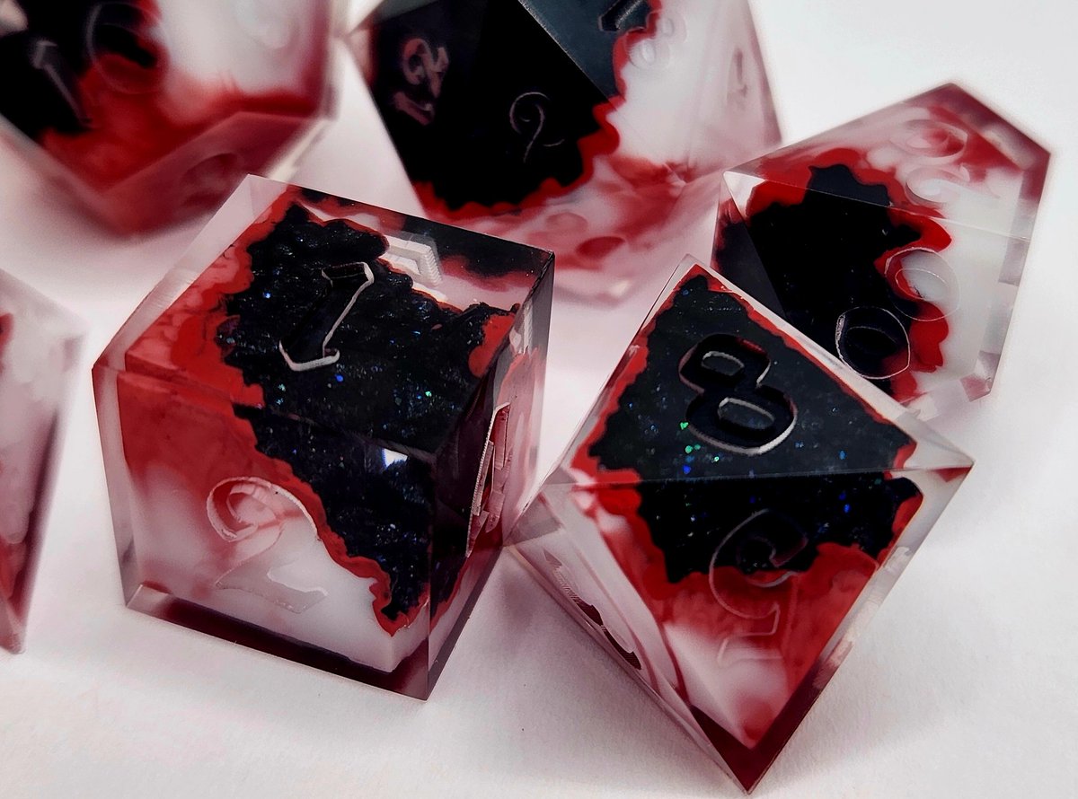 Sinnamon_Dice's tweet image. Slasher Dice Set + Earrings
#dnd #ttrpg #handmadedice #dice #dungeonsanddragons