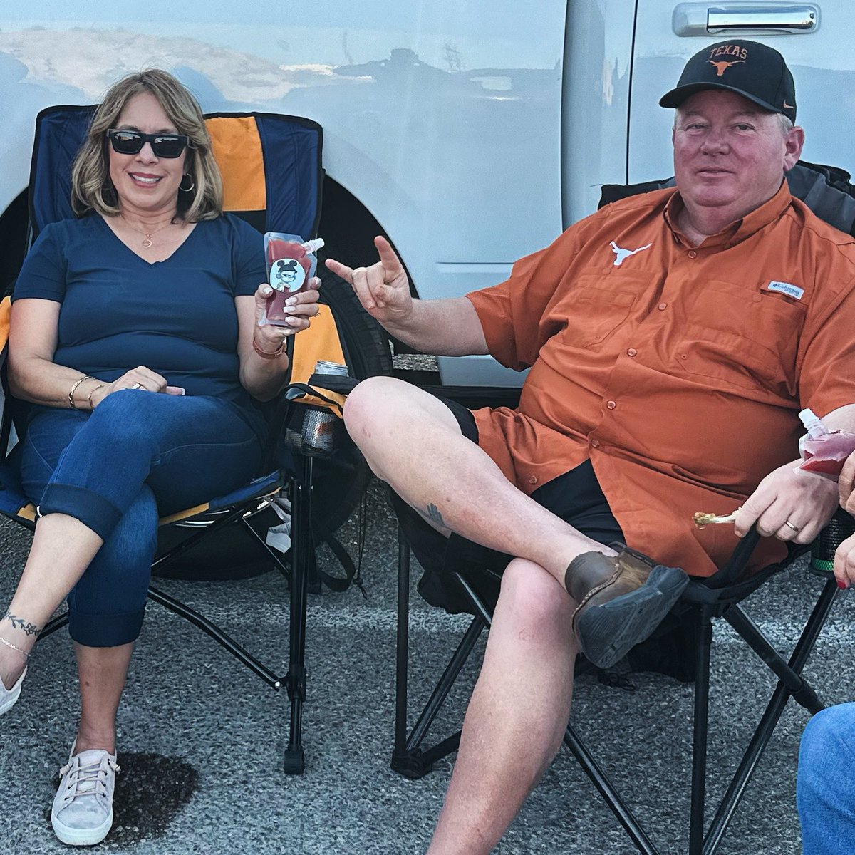 MixMysons's tweet photo. Hook βem Horns! Red River Rivalry in full go mode! #MakeItRed π΄π΄ @TexasFootball @OU_Football BOOOOOMER https://t.co/4vxdgEWA7L