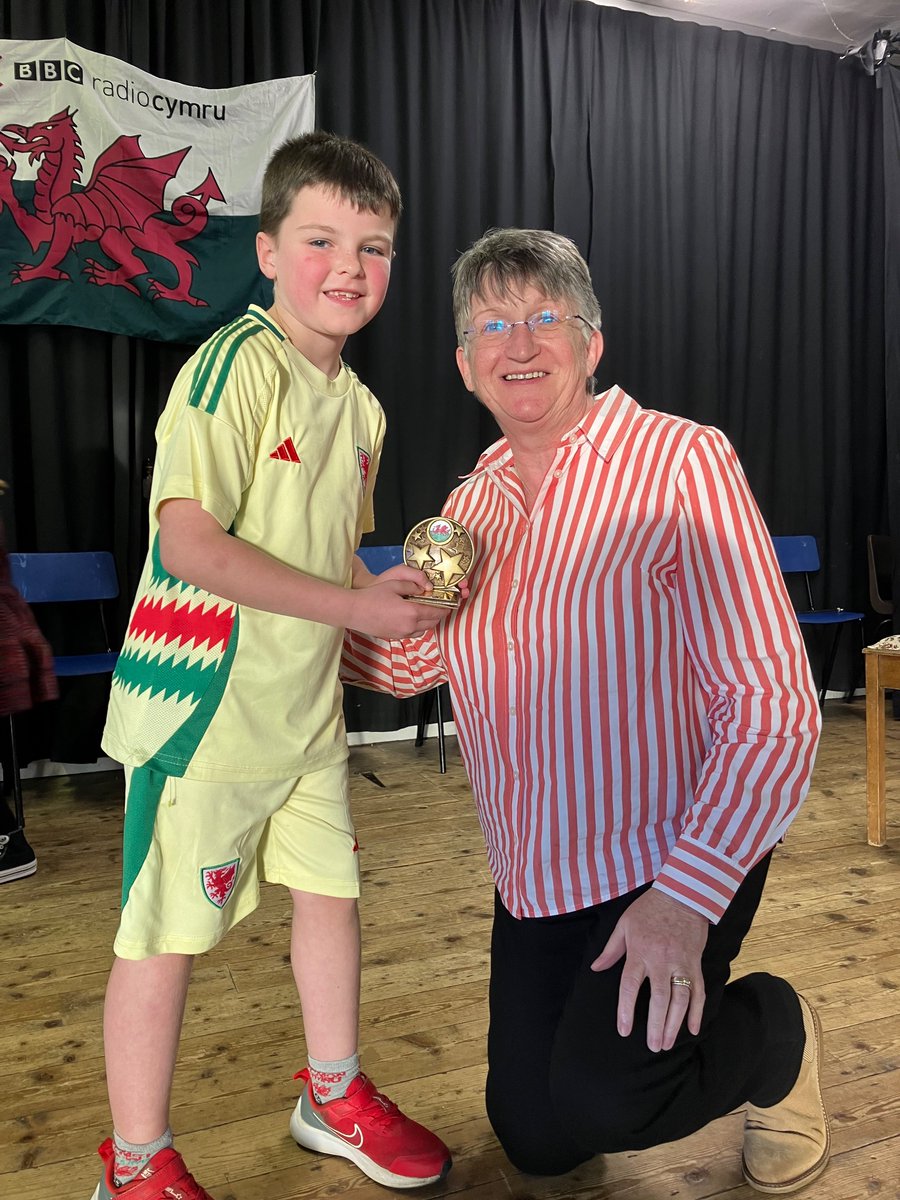 Tomos  Wyn Cooper o Bontiets yn llawn haeddu’r wobr gyntaf i Lefarwyr Bl 3 a 4 👏🏻