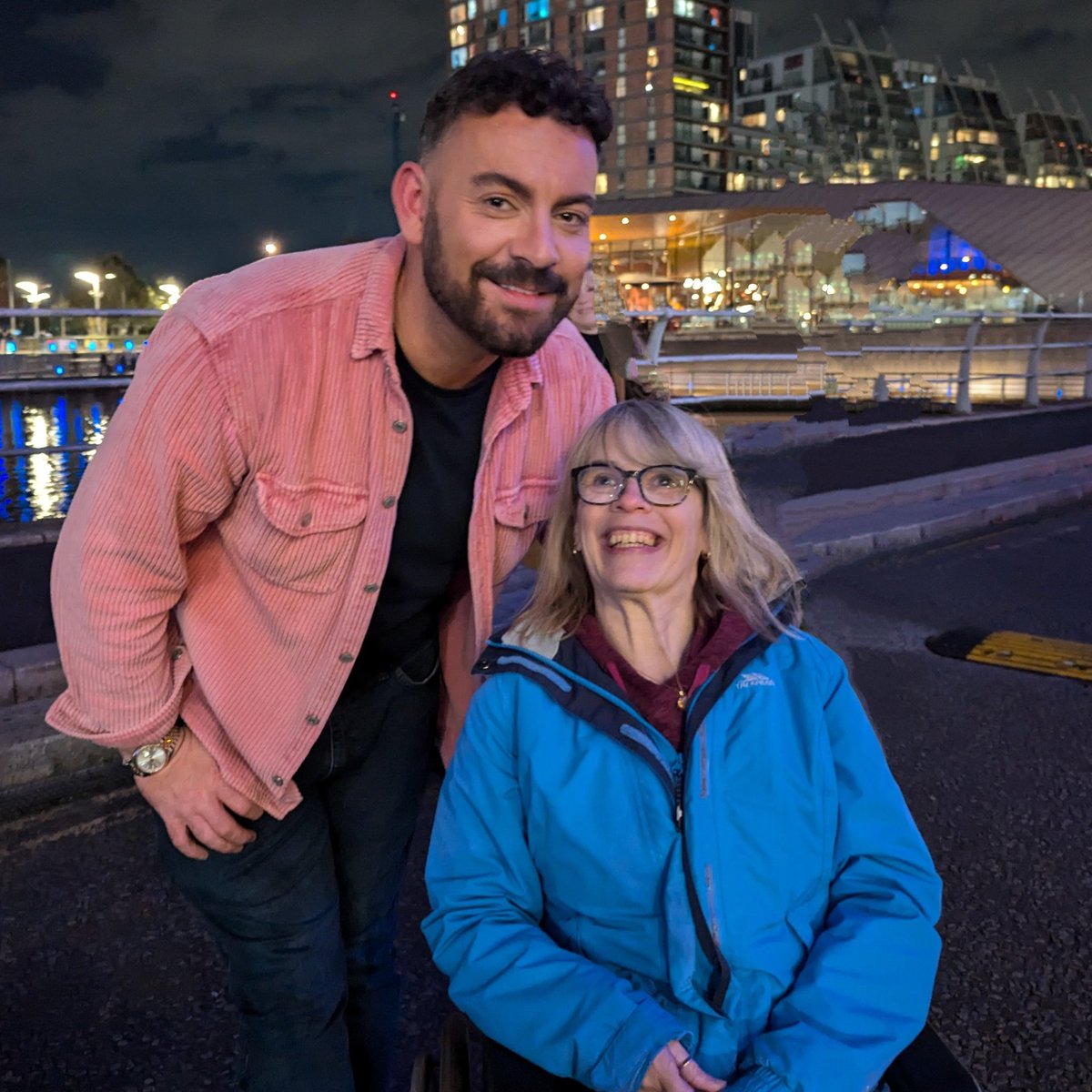 shell634's tweet photo. Last night with @thebenforster after show 
Thanks for stopping to chat 
Nice to see you xx 
@CarrieHFletcher @The_Lowry https://t.co/Rpd9IXpgMn