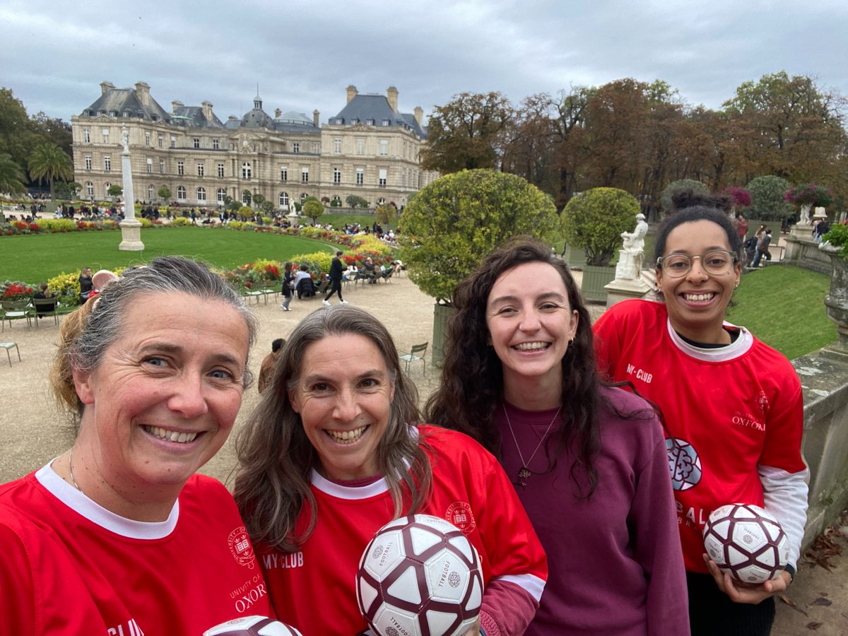 #FootballontheBrain in Paris. <a href="/HollyBridge8/">Holly Bridge</a> <a href="/hannaxwillis/">Dr Hanna Willis</a> <a href="/__MorganM/">Morgan Mitchell</a> <a href="/louiseaukland/">Louise Aukland</a>  @OxfordWIN <a href="/NDCNOxford/">Nuffield Department of Clinical Neurosciences</a>  ENS Science Fair #PSLFetelascience #FDS2024 <a href="/ENS_ULM/">École normale supérieure | PSL</a>