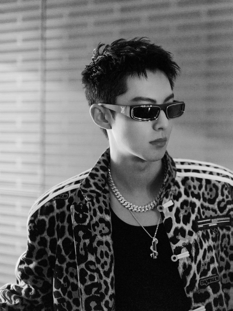 dylanzwang's tweet photo. ︎︎ ︎︎
Rocking my leopard print jacket, adorned with an eclectic mix of pins and patches, I feel like a walking canvas of rebellion and style. The chunky silver chain around my neck adds a touch of boldness, this is me ready to head to the set of Dream Star Maker.
 ︎︎ ︎︎ https://t.co/JuKsVjwlPN
