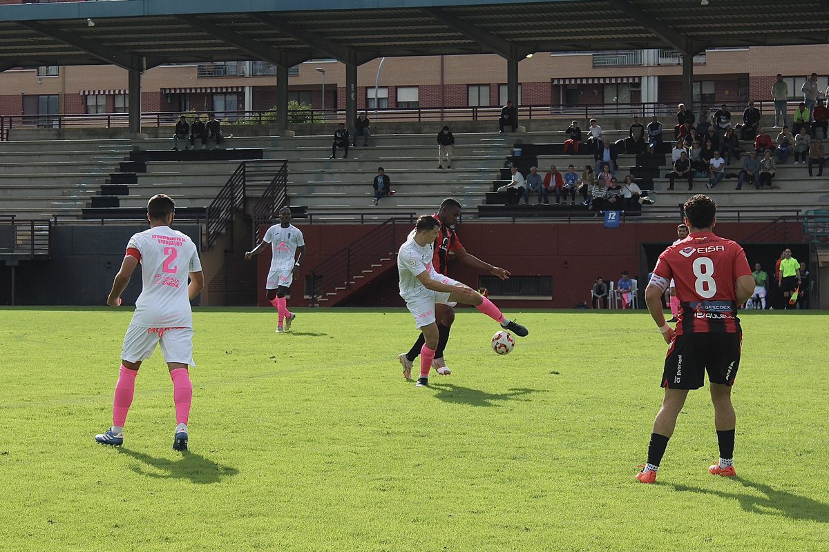 📸 𝐅𝐎𝐓𝐎𝐒 del partido de hoy. |+3 puntos💪🏼|
 
“Cuando la gente tiene éxito, es gracias al trabajo duro. La suerte no tiene nada que ver con el éxito”. Diego Maradona

¡Segundos en liga! Y a seguir🫡

#VamosAzulones💙