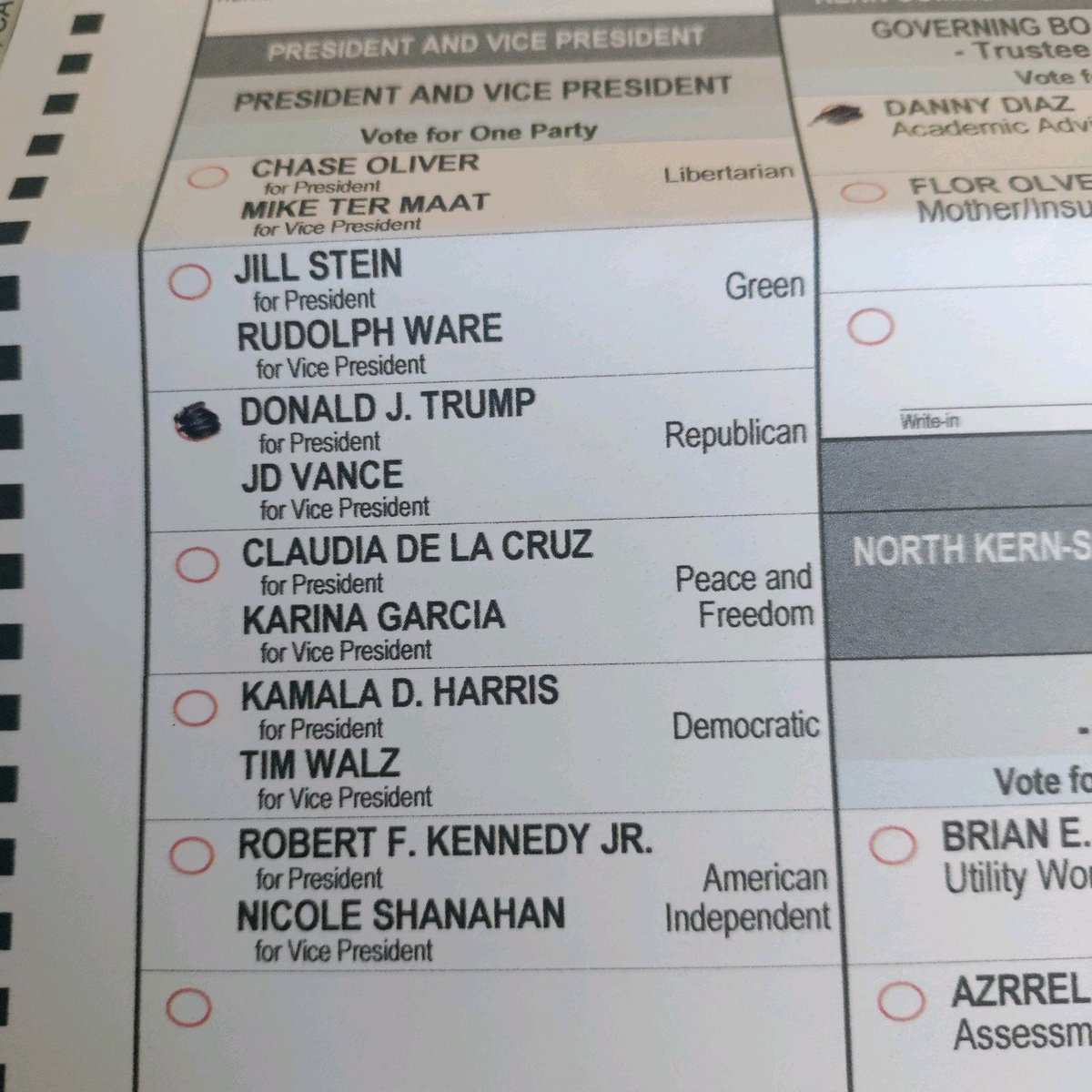 Matthew_USA83's tweet photo. Well it's now official....
#Trump https://t.co/6Tf9oY1Gua