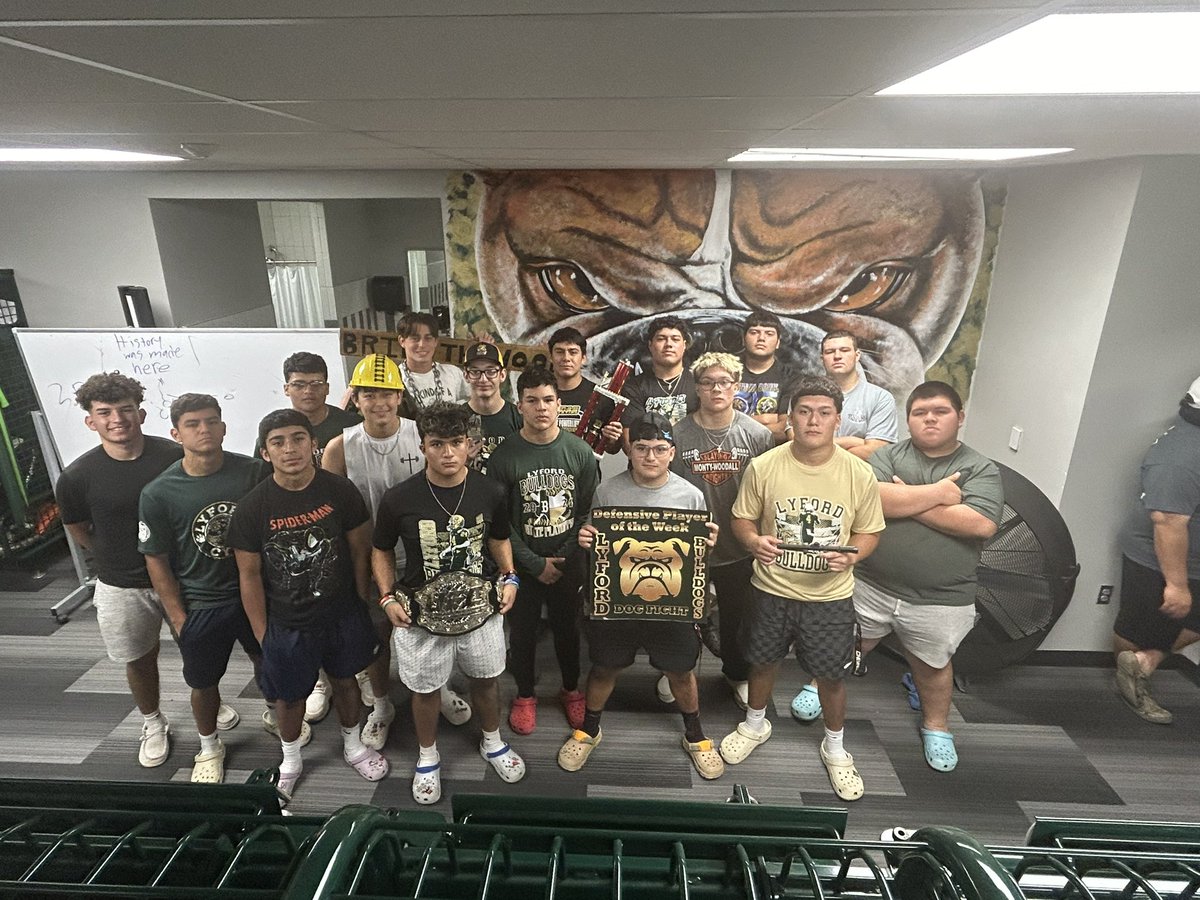 ‼️Defensive Players of the Week‼️

ONCE AGAIN, THE DEFENSIVE UNIT 

197 yards allowed, 3 sacks, 1 interception, goaline stance to win the game!

#dogfight