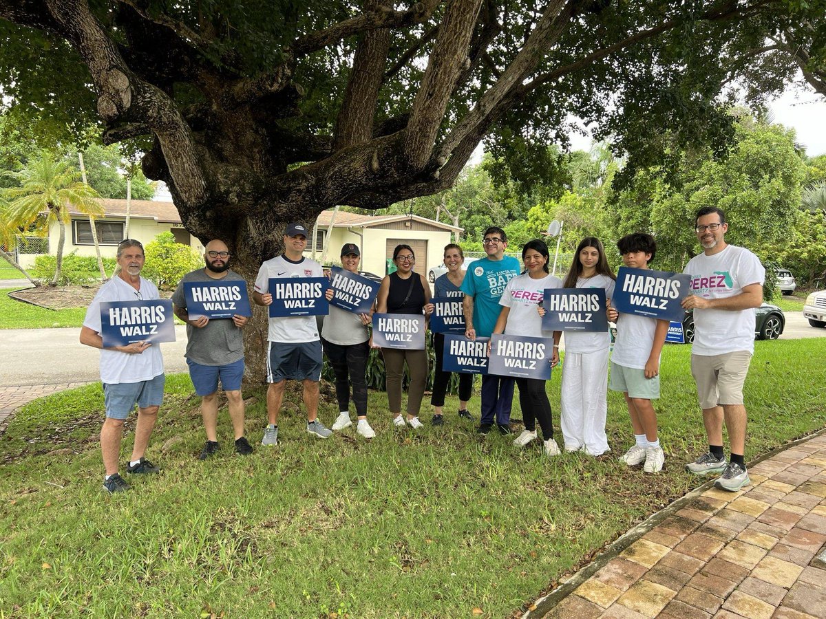 Thank you to #TeamBaezGeller, Team <a href="/KamalaHarris/">Kamala Harris</a>  and Team <a href="/NormaforFL/">Norma Schwartz</a> for helping to get out the vote today in Palmetto Bay! 

🩵 Join us next time: mobilize.us/s/zc8oNA