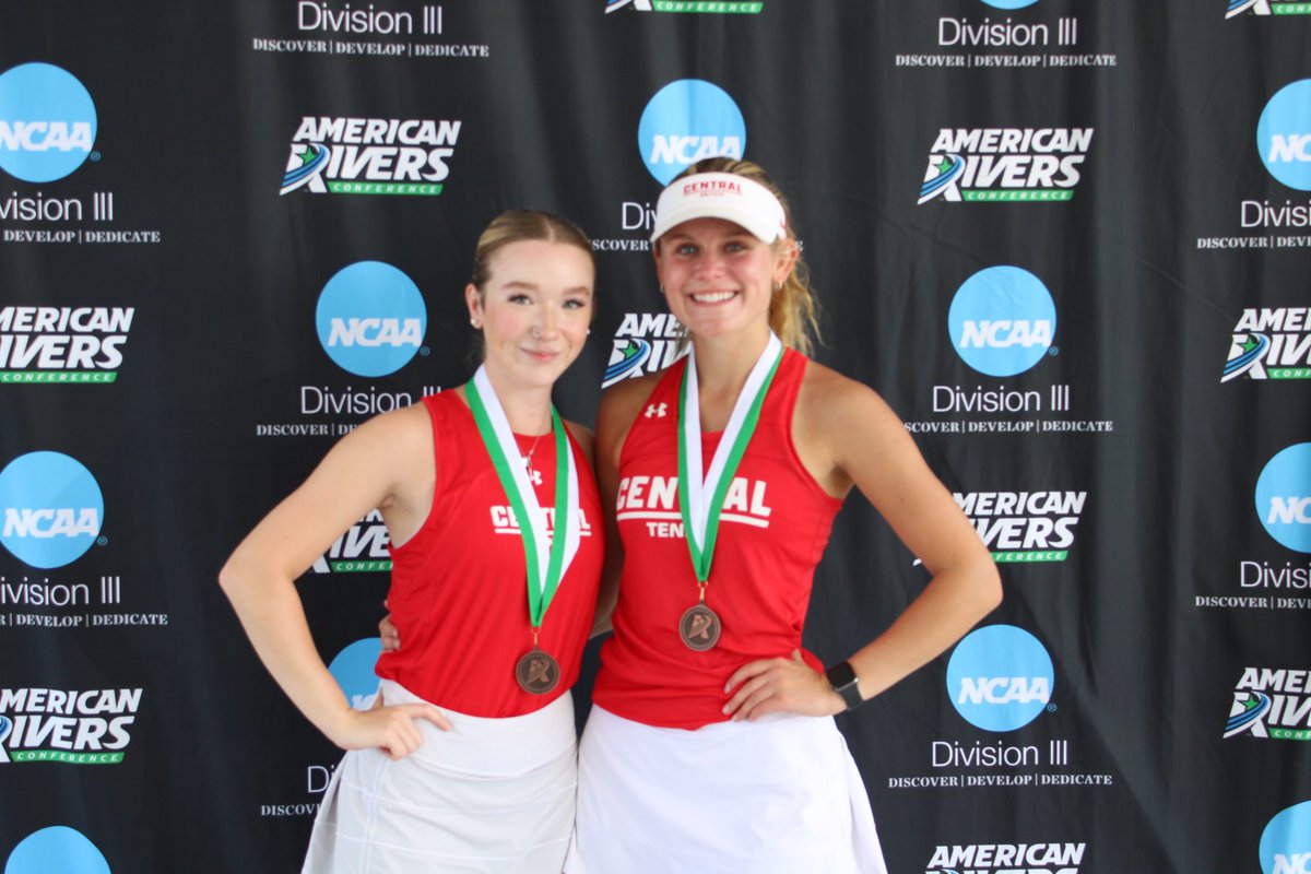 W🎾: B-Doubles medals next to be handed out!  

🥇Papanicholas/Kalina, Loras
🥈Gaines/Fuqua, Coe
🥉Vala/Mahoney, Central

#rollriversWTN