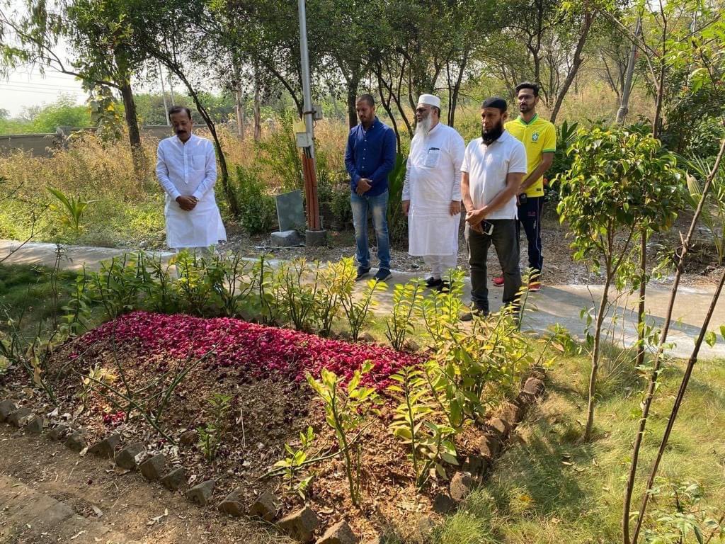 Ahmed Patel Memorial (@ahmedpatel) on Twitter photo Friends and Collegues … <a href="/BabaSiddique/">Baba Siddique</a>
Inna Lillahi Wainna Lillahi Rajioon
May their souls rest in peace 🤲 Friends and Collegues … <a href="/BabaSiddique/">Baba Siddique</a>
Inna Lillahi Wainna Lillahi Rajioon
May their souls rest in peace 🤲