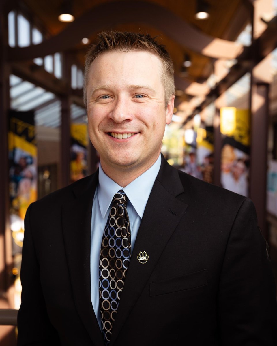 CornhuskerChats's tweet photo. Humbled to be honored by Wayne State with the 10 under 10 alumni award! Thank you to all who have helped mentor and support me along the way! 🌽🎙️ https://t.co/Wb4Xj2S6p1