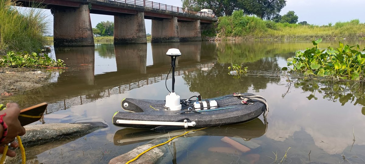 Venkatesh_D's tweet photo. Echomachine for the river, using this smart Acoustic Doppler Current Profiler (ADCP) sensor to study the Sai river - a forgotten tributary of #Gomti River, echosounder  gives discharge, bottom-tracking and river bed profile @Indian_Rivers @Waterkeeper @intlrivers @Indian_Rivers https://t.co/MjnkoOCARC