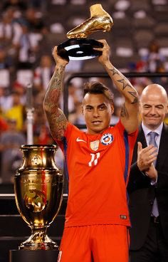 patocasidelaB's tweet image. Eduardo Vargas por Chile:

115 Partidos
44 Goles
6 Asistencias 
2 Copa América 
2 Bota de Oro 

MAMEN.