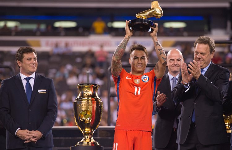patocasidelaB's tweet image. Eduardo Vargas por Chile:

115 Partidos
44 Goles
6 Asistencias 
2 Copa América 
2 Bota de Oro 

MAMEN.