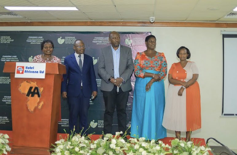 Kererwe's tweet photo. Eunice Musiime, ED Akina Mama wa Afrika 

Jolly Natukinda, Headteacher of Kashaka Girls’ School.

Prof. Maud Kamatenesi, former Chairperson University Council, Kampala International University 

Zipporah Ngabirano Muhanguzi, ED KESI 

#KESILaunch https://t.co/RNxrSDJQDn