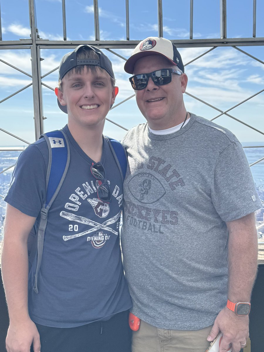 BArmstrong207's tweet photo. I have now stood atop the Empire State Building with my father.
@zachbryanL https://t.co/AeZ3wxbxr9