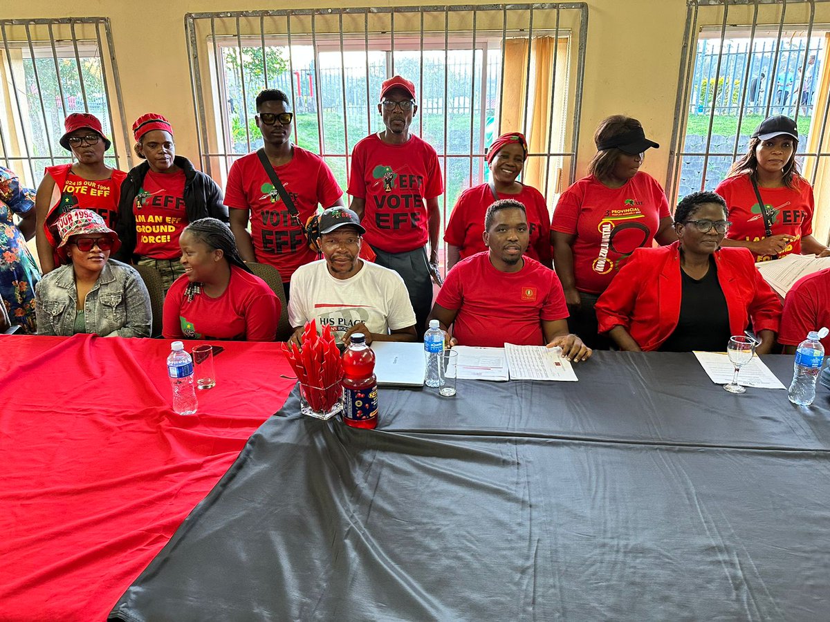 EFFKZN's tweet photo. ♦️In Pictures ♦️

@EFFUguregion23 Regional Secretary Fighter @Bonie_Duma presiding over the Branch General Assembly (BGA) of Ward 24, Ray Nkonyeni Subregion, Ugu Region https://t.co/aQ05m3ZE5g