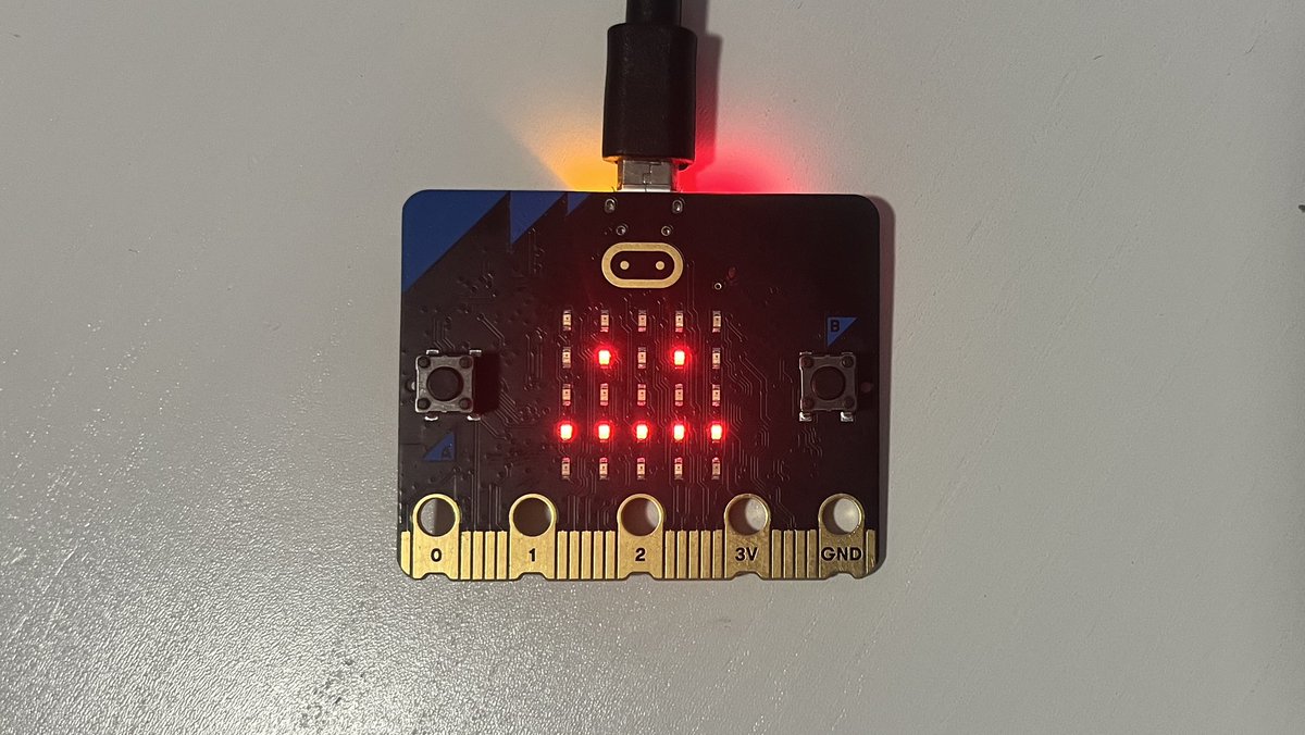 esparaTIC's tweet image. Entrenamiento de emociones 😐😄😢 con Machine Learning empleando 3 en 1:
1️⃣MLK @MLforKids 🧑🏻‍💻 clasificando imágenes y entrenando
2️⃣Programación con @scratch 🐈  
3️⃣Conecta la extensión de bloques de la placa @microbit_edu Ⓜ️
@CodeWeekEU