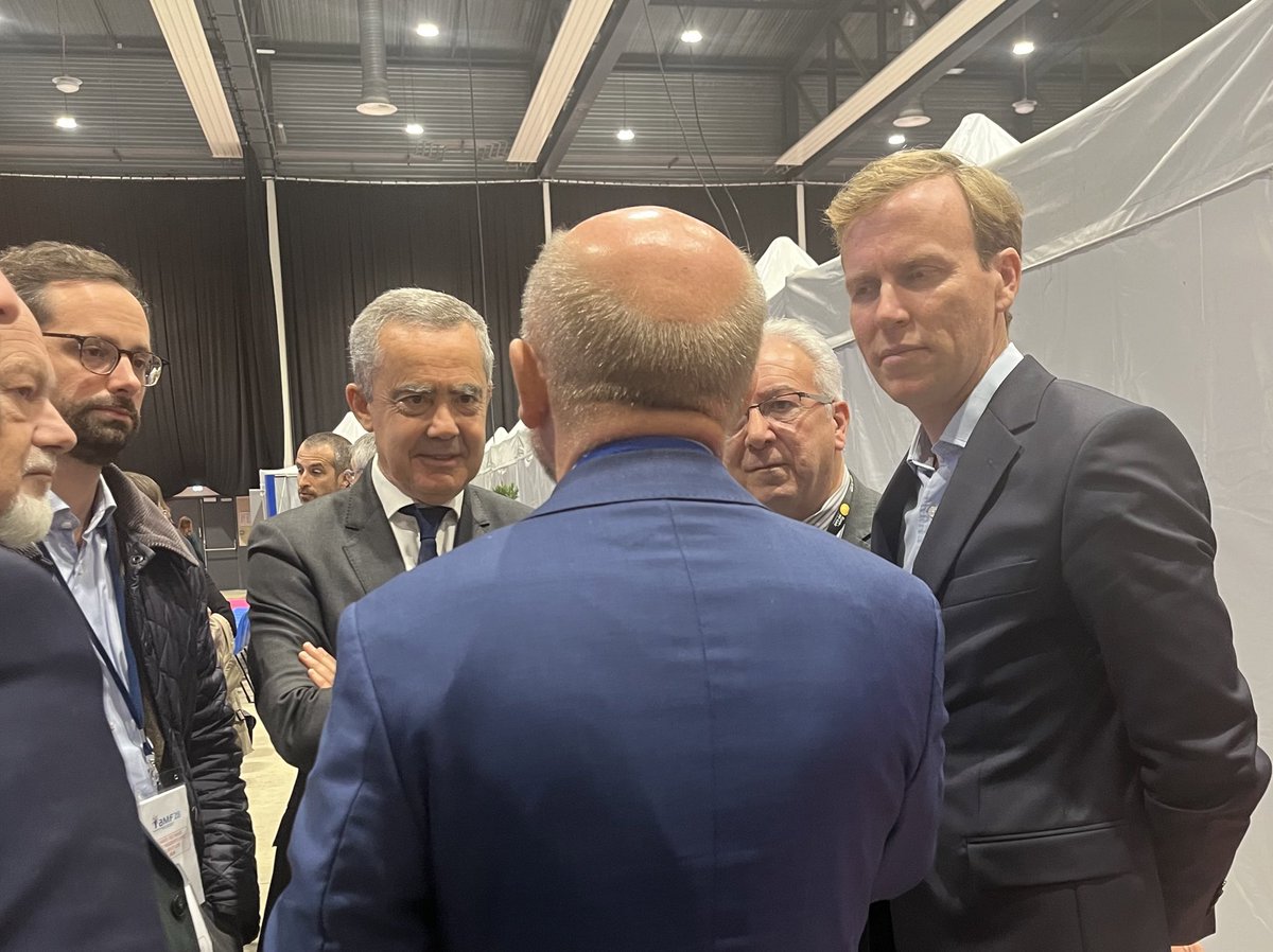 #Proximite #CongresDesMaires | M. le Préfet était présent, avec l’ensemble des sous-préfets d’Eure-et-Loir, au congrès de l’association des maires du département. Il a pu y échanger librement avec les maires, et intervenir pour remercier les élus, et souligner leur engagement