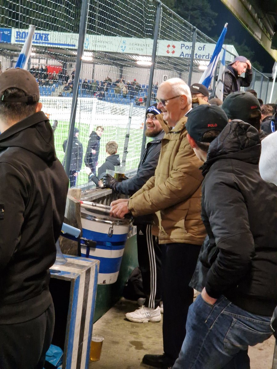 Bram__xD's tweet photo. Buschauffeur madness #telgra ⚪️🔵 https://t.co/b5OeZG78FQ