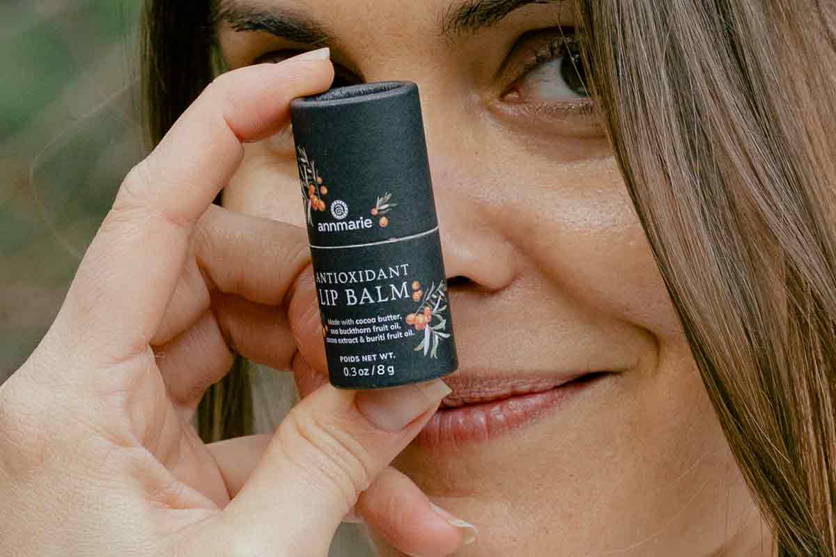 That one lip balm you can’t live without? This is ours. Trust us—you’ll want one for every bag, pocket, and drawer. 😍⁠
⁠
#cleanskincare #cleanlipbalm #nontoxicskincare #antioxidantlipbalm #lipbalm #pursenecessities