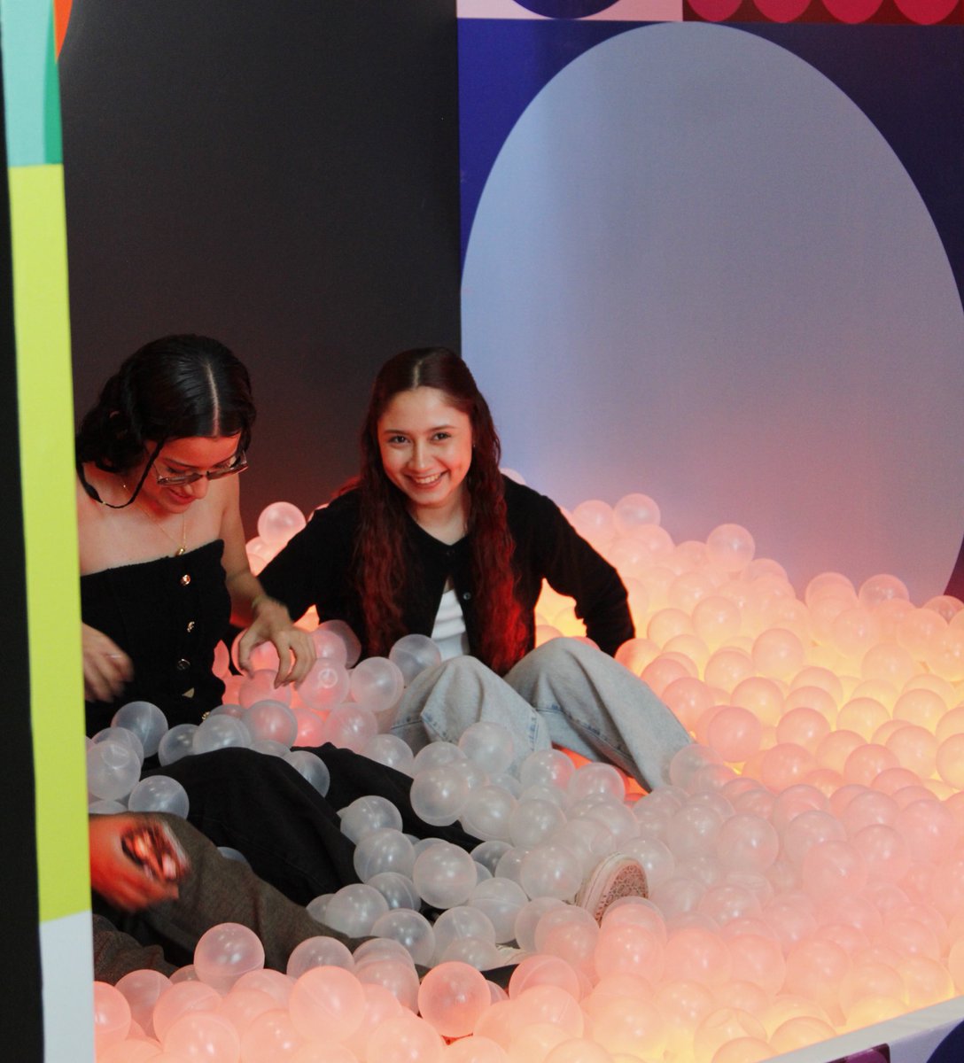 DESPUÉS DE LA CONFERENCIA DE DUOLINGO QUÉDENSE EN AUDITORIO QUE ORANGE 🍊 LES TIENE SORPRESAS ! 🤭⭐️