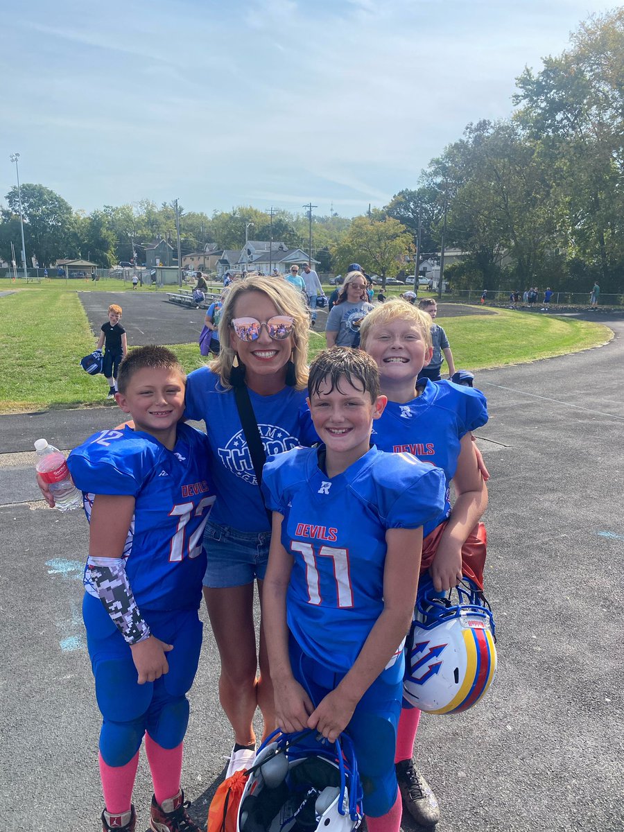 MrsEGrade3's tweet image. Let’s go Blue Devils! 💙🏈 #thirdgradebestgrade