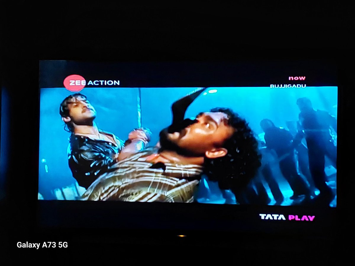 PritiPreeti3's tweet image. Ufff... #Bujjigadu is also running on #ZeeAction Today is #Prabhas day for me...🤗🤗 Celebrating Dussehra with Him...💞
#LovePritiPrabhas #Thankfull #Gratitude
