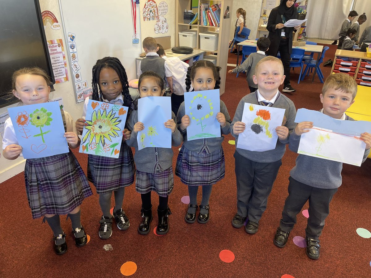 _MissMatthews's tweet photo. Recreating one of Van Gogh’s paintings ‘Sunflowers’ with oil pastels for our ‘historically significant person’ 🎨🖼️ 

The final pieces are amazing!!!!💛🖤🌻🌻 https://t.co/gBl3NYkKfy