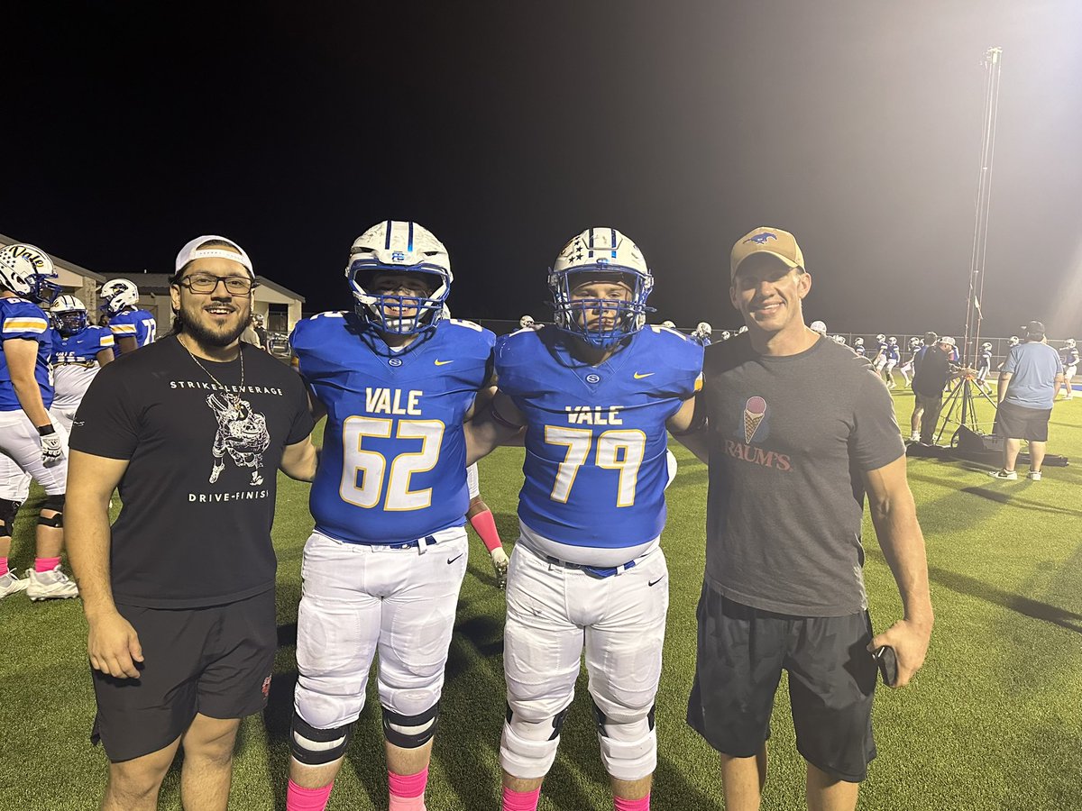 Thanks to <a href="/Clintanderson_/">Clint Anderson</a> and <a href="/CoachOrtizOL/">Coach Rob Ortiz</a> for stopping by the game last night!!
