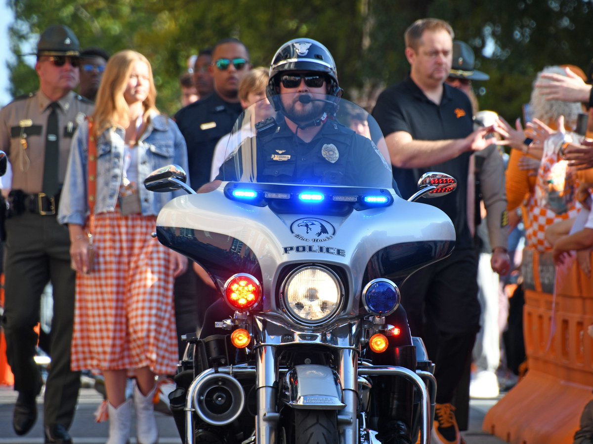 UTPolice's tweet photo. Closing in on kick-off!

Our officers &amp; assisting agencies are wearing their high-vis attire so they are easy to spot if you need assistance. Remember, we're here to help!

Have a great and safe time cheering for Tennessee Football today as they take on Florida! #govols https://t.co/z0HNPLe4RF