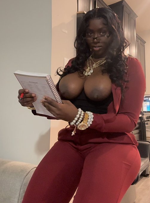 Me FINALLY ready to drop and than seeing the timeline 🤣 https://t.co/LtcvR7O7Dn