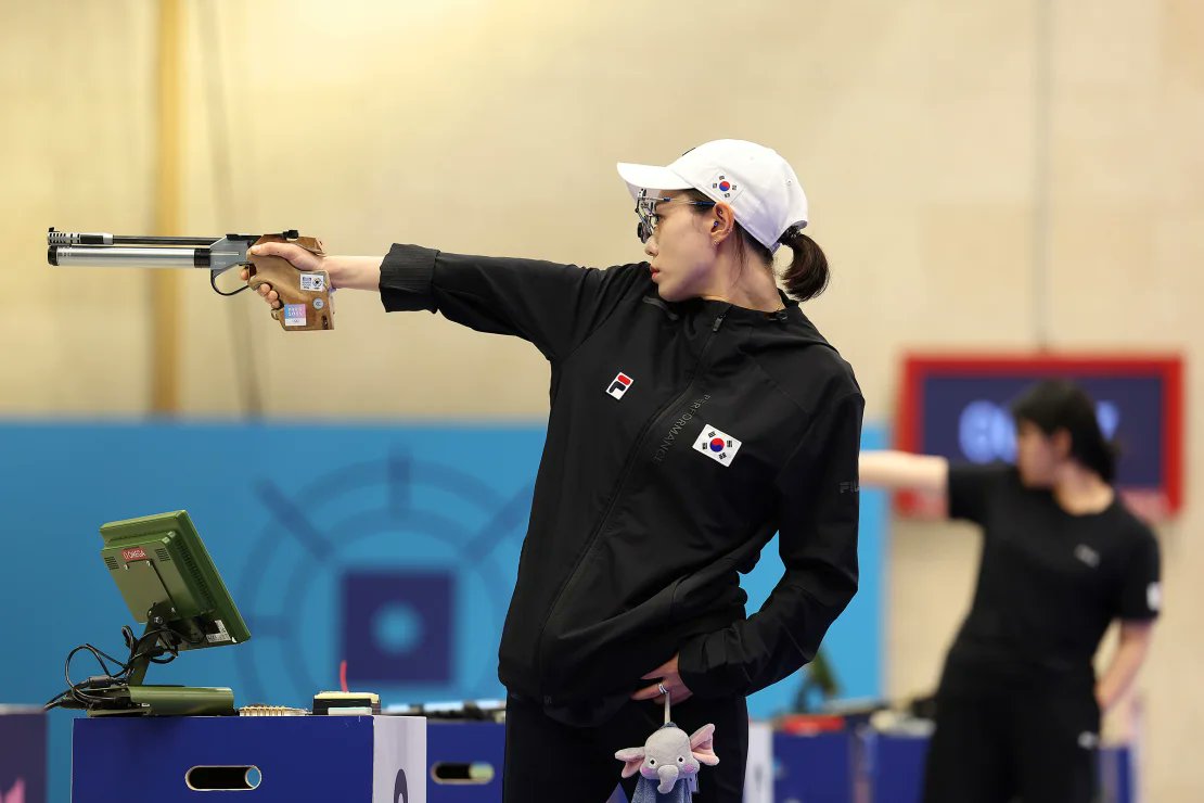 rowson_09's tweet photo. After shooting to newfound internet stardom, Kim Ye-ji insists that ‘nothing has changed much’ since the Olympics.
Read More:https://t.co/aQrkXcDaNZ
#wonwoo #Hispanidad #Virginia #ENJOY FAYE BD PARTY #JIMIN JIMIN  #29YearsofLight  
#HAPPY BIRTHDAY JIMIN #JiminOurMuse 
#1013Angel https://t.co/z7CdXllhlK
