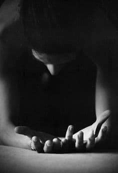 Μονη ...
Δεν Ειστε εδω και  το κορμι μου ποναει .
Στερηση ... 
Πάντα θα Είστε ο Πολύτιμος μου..
🎀❤️🎀