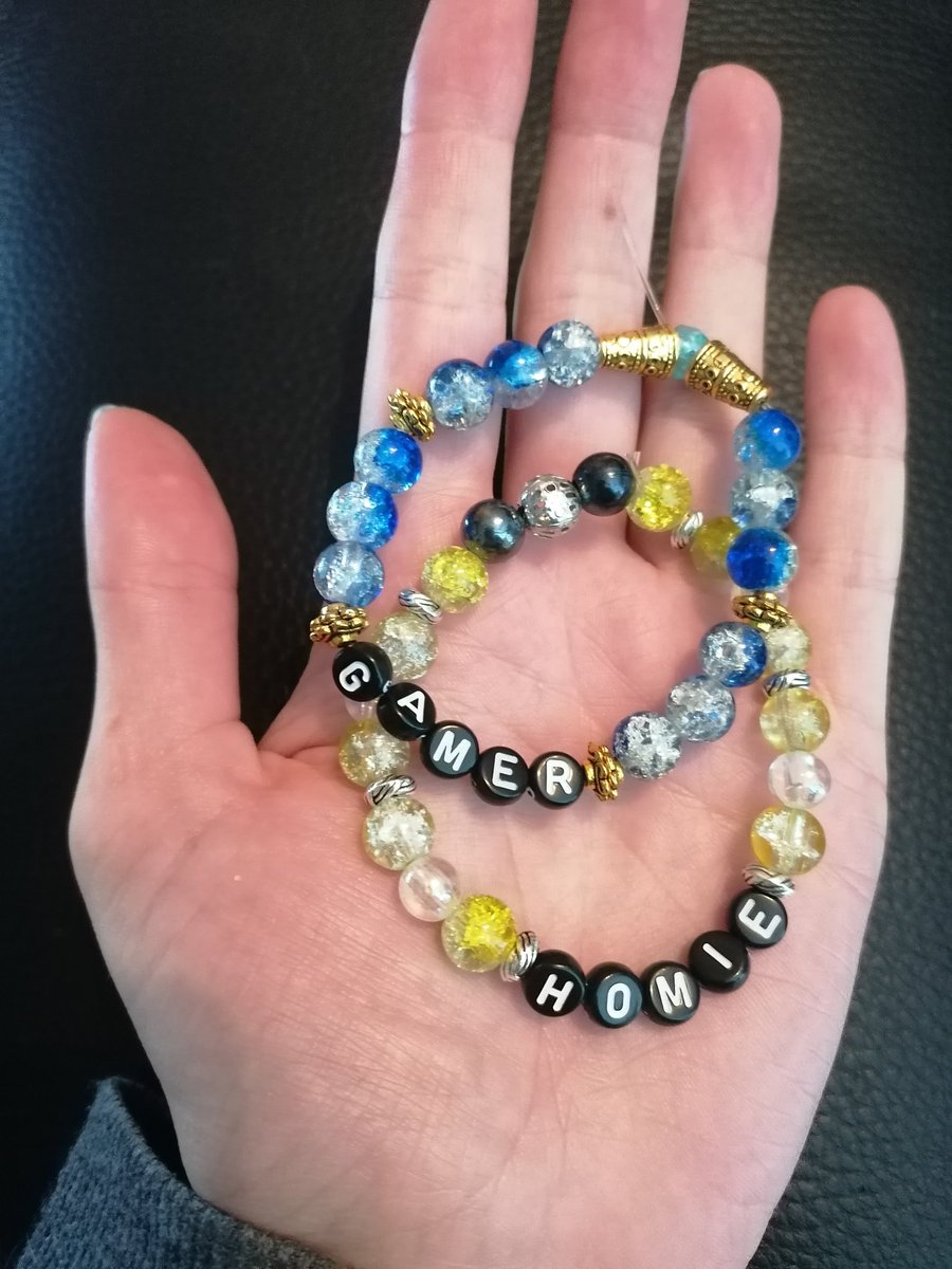 NatsuDatsu's tweet image. Happy 6 month anniversary Equinnox!! 🥳✨

Half a year with these goobers 💚💜💛💙

#Villustrations #AmbrosArt #Vanservice #HyoumArt