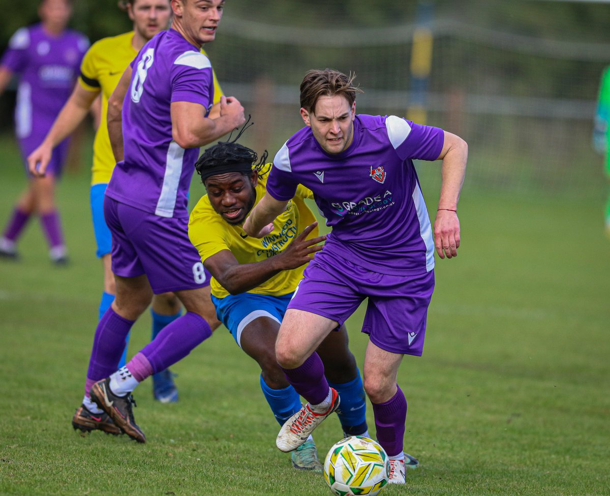sportsshotsnews's tweet photo. Action shots from today's game between @WinslowUtdFC vs @baldocktownfc in the @SpartanSMFL Premier Division.
#football #nonleague #nonleaguefootball #southmids #League #leaguefixture #winslowunited #baldocktown #actionshots #canon #sports #sportsphotography #photography https://t.co/UdSugRk5VE