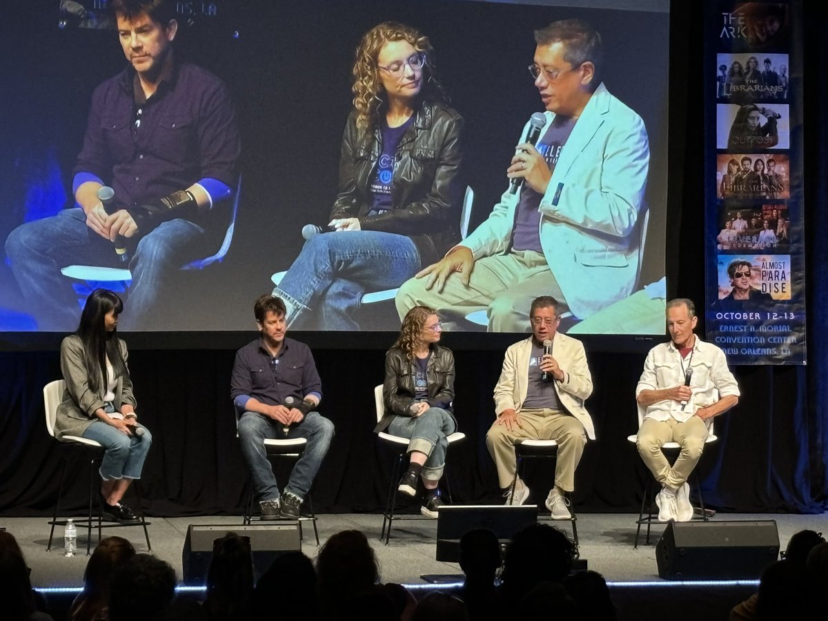 <a href="/ElectricEnt1/">Electric Entertainment</a> <a href="/Dean_Devlin/">Dean Devlin</a> First panel of the day - Almost Paradise