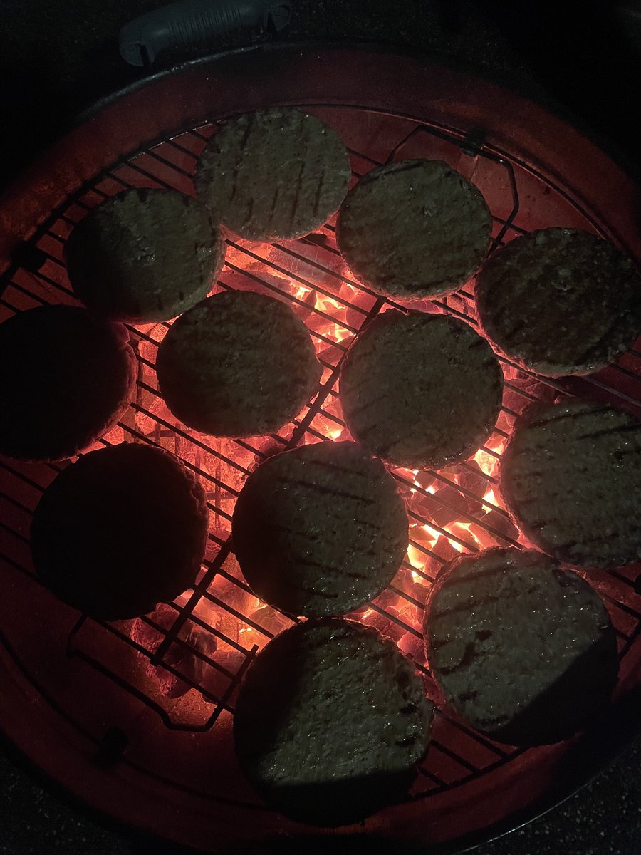 Although the season is shifting and the weather is cooling, there’s still an opportunity for a round of burgers on the BBQ for Nelson boarders tonight to accompany some social time. A good way to relax and recharge before tomorrow’s Harvest Divisions and the annual fun run!