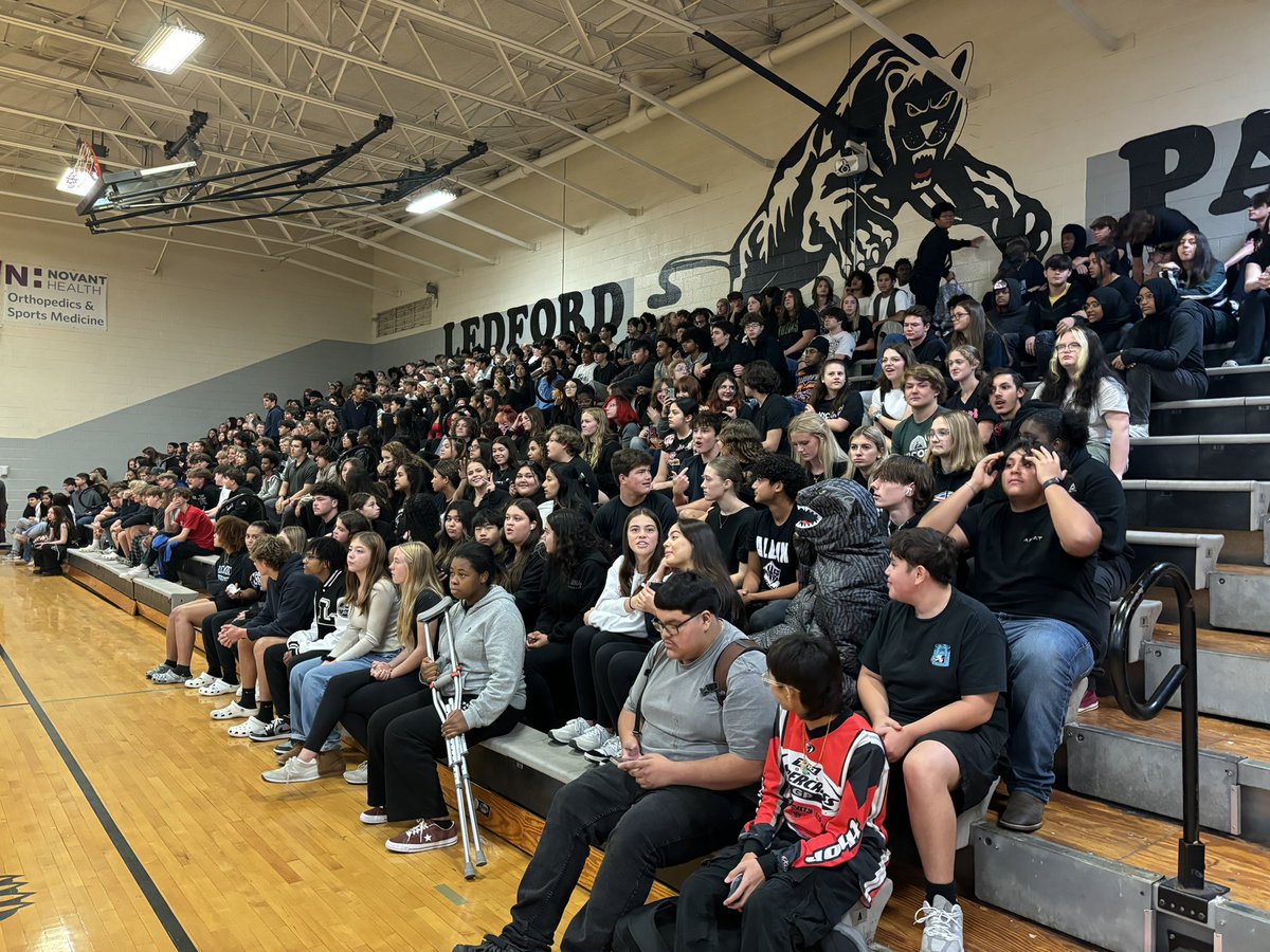 Grateful for an amazing homecoming. Thank you to all the staff and students who planned and organized a great week!! <a href="/dcsnc/">@DCSNC</a> <a href="/LPAA_Pride/">Ledford Panthers Athletics Association</a> <a href="/LedfordProud/">Ledford Proud</a> <a href="/Slate_Ed/">Dr. Gregg Slate</a> <a href="/DeanaColey/">Deana Coley</a> <a href="/ledford_ffa/">Ledford FFA / Ag Ed / C. Berrier</a> <a href="/Lead_with_Z/">Zsaquia Green</a> ts