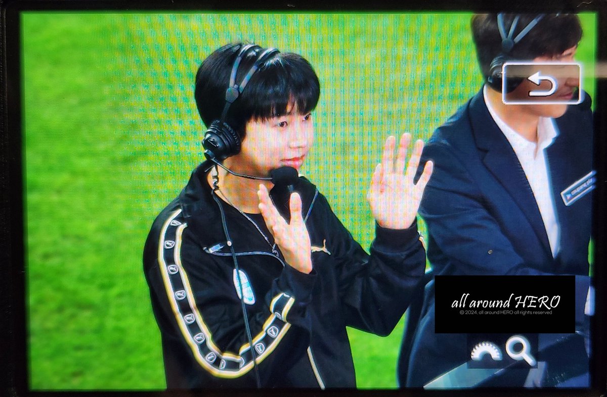 all_around_HERO's tweet photo. ⚽️
241012 하나은행 자선축구 프리뷰

#임영웅 #limyoungwoong #하나은행 #자선축구 https://t.co/t4f63dpbKt
