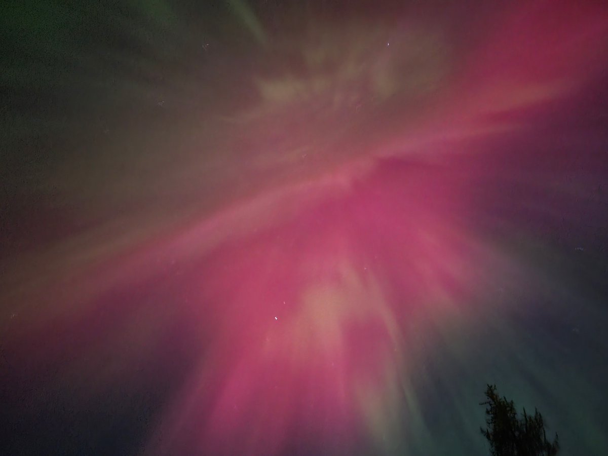 Pix406's tweet photo. As many have heard, the second week of October 2024 was about as epic as it comes when talking about the #auroraborealis.  They were actually visible with the naked eye.  #BucketList = CHECKED.  #Montana https://t.co/c6QMTyFUCZ