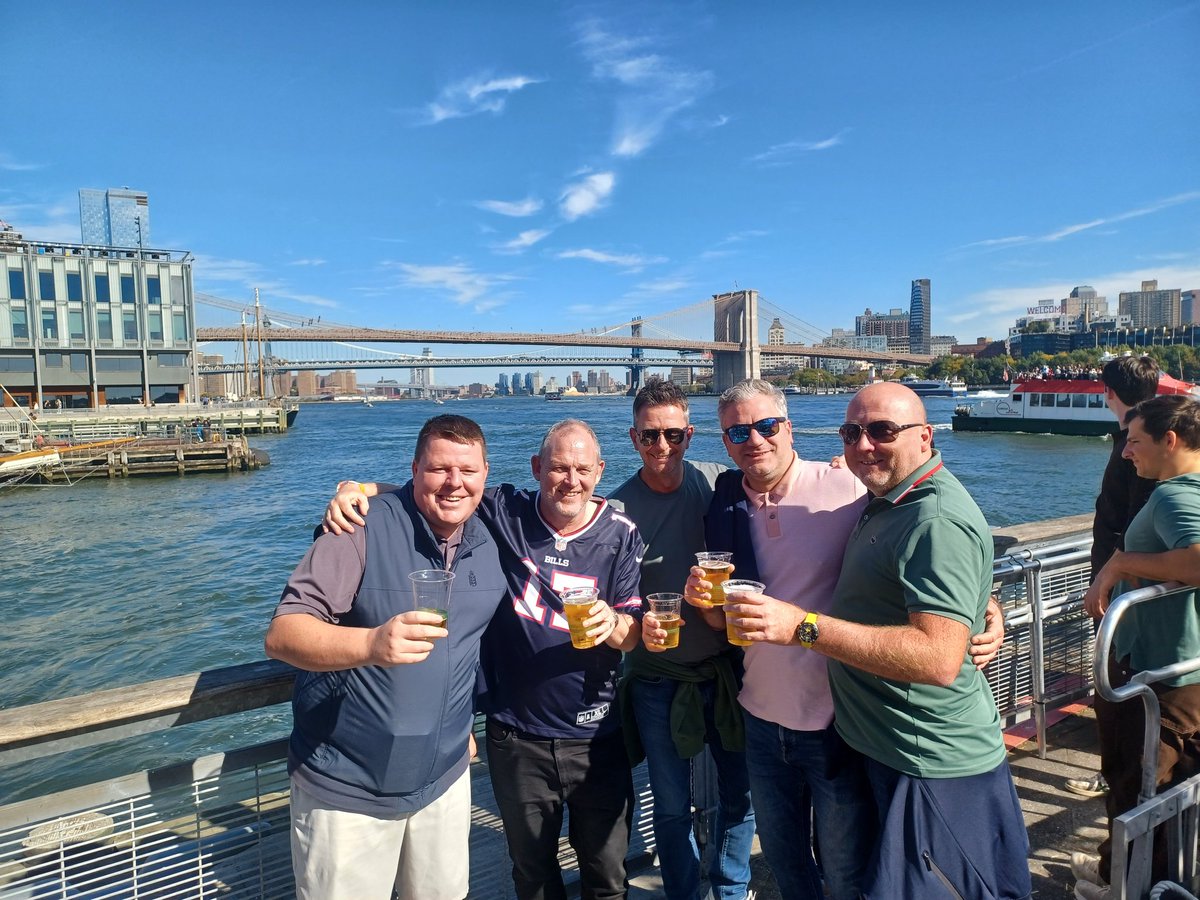 Andybaughan's tweet photo. Beautiful day in Manhattan....From London to NY #NFLweekend #ukbills #gobills #billsmafia https://t.co/neAHcxa29D